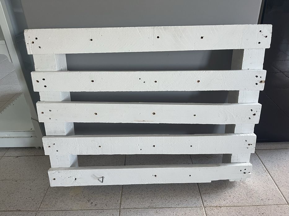 Paletes brancas com escápulas