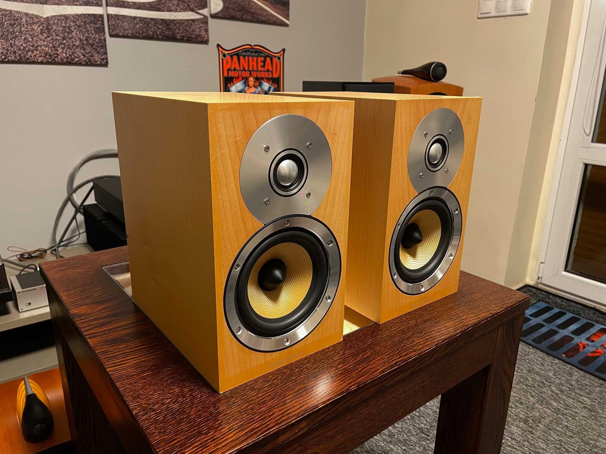 Kolumny podstawkowe monitory Bowers & Wilkins CM1