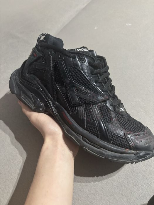 Balenciaga runner grafiti