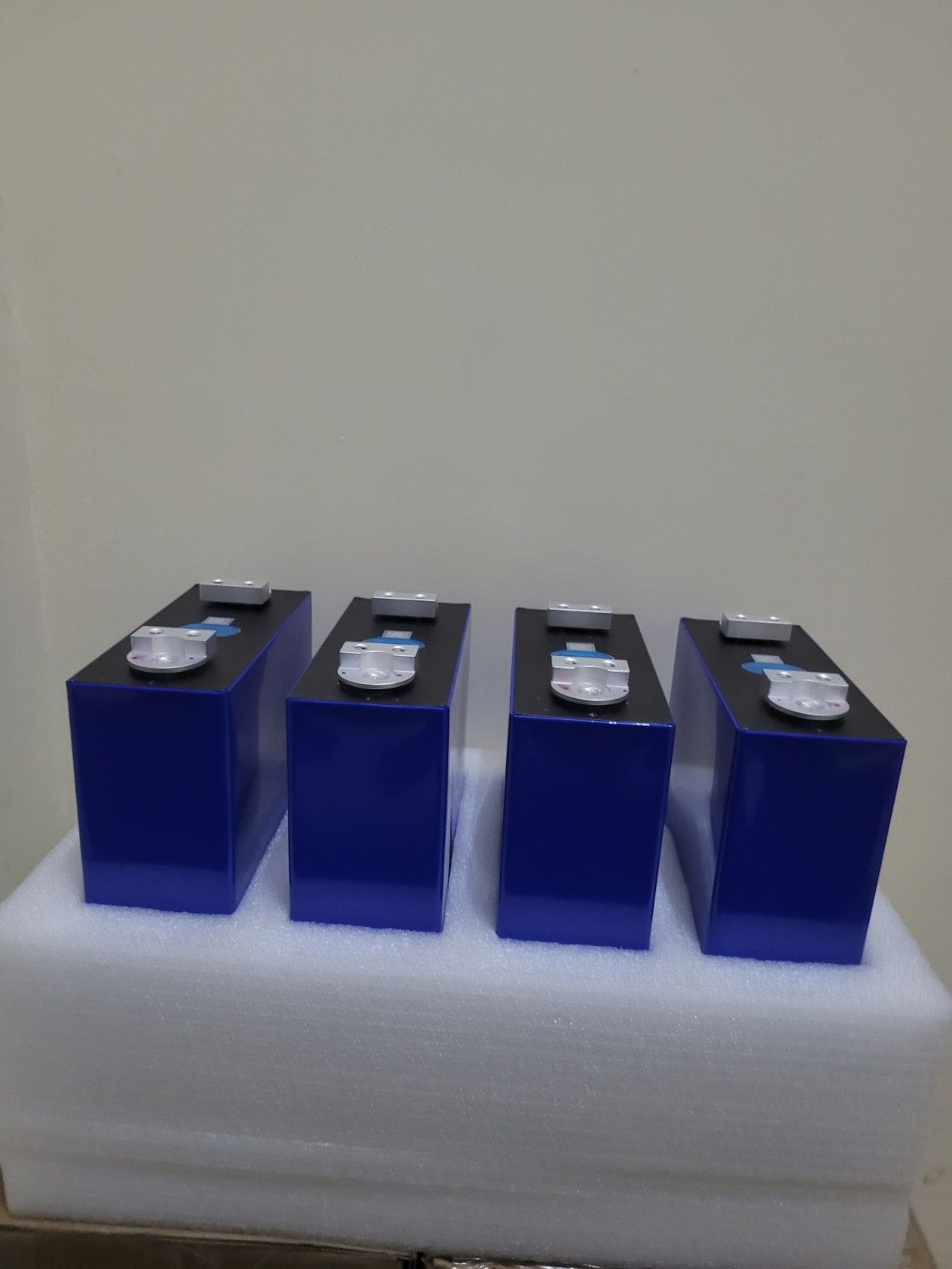 Акумулятори літій залізо фосфатні LiFePo4 Eve LF304Ah  Prismatic 3.2v