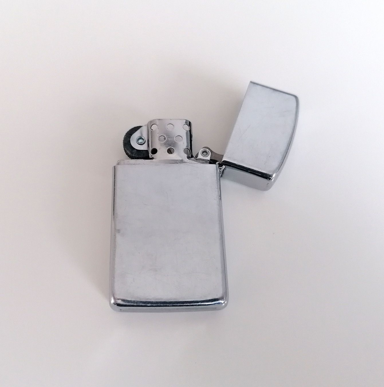 Kanadyjska Zippo Slim z 2000 roku