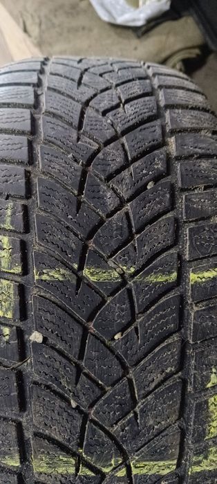 Opony 215/55/16 Goodyear ultragrip zimowe