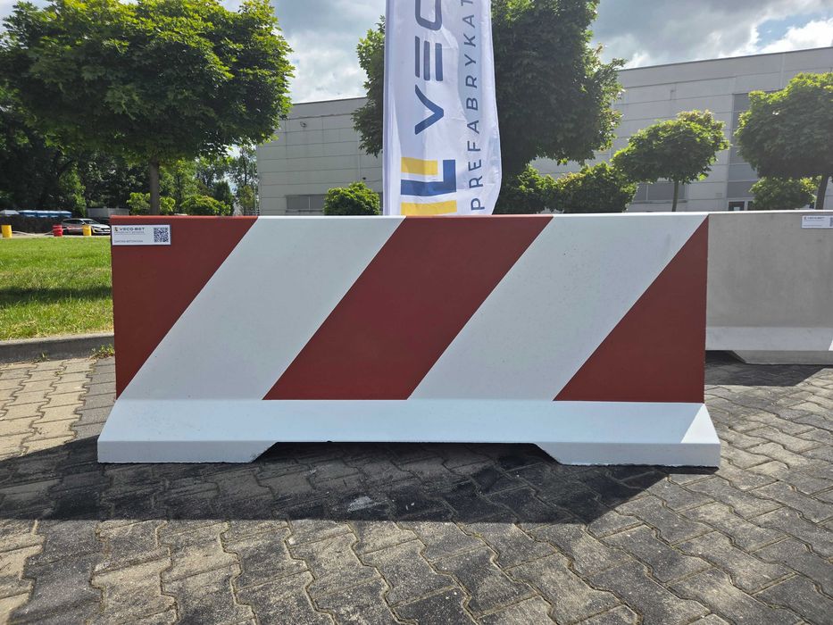 Betonowa zapora drogowa – bariera drogowa typu U14b, Jersey