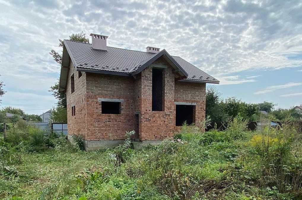 Недобудований двохповерховий цегляний будинок с. Підлужжя, 180м, 8 сот