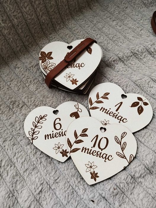 Drewniane tabliczki z miesiącami do zdjęć dekoracyjne dla rodziców