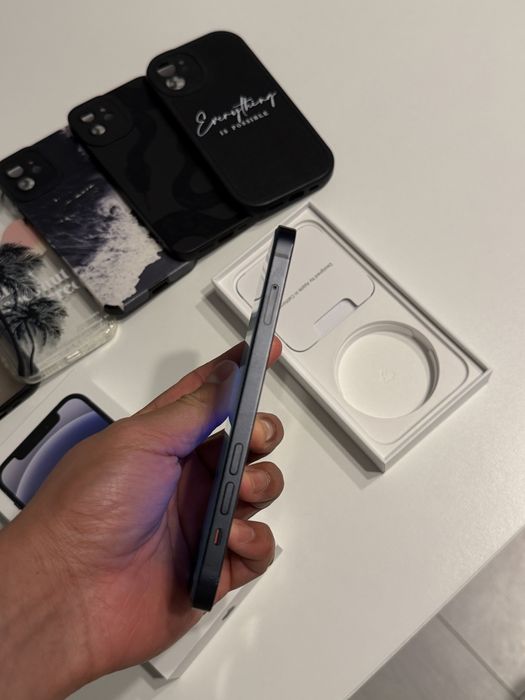 IPhone 12 64 gb + etui