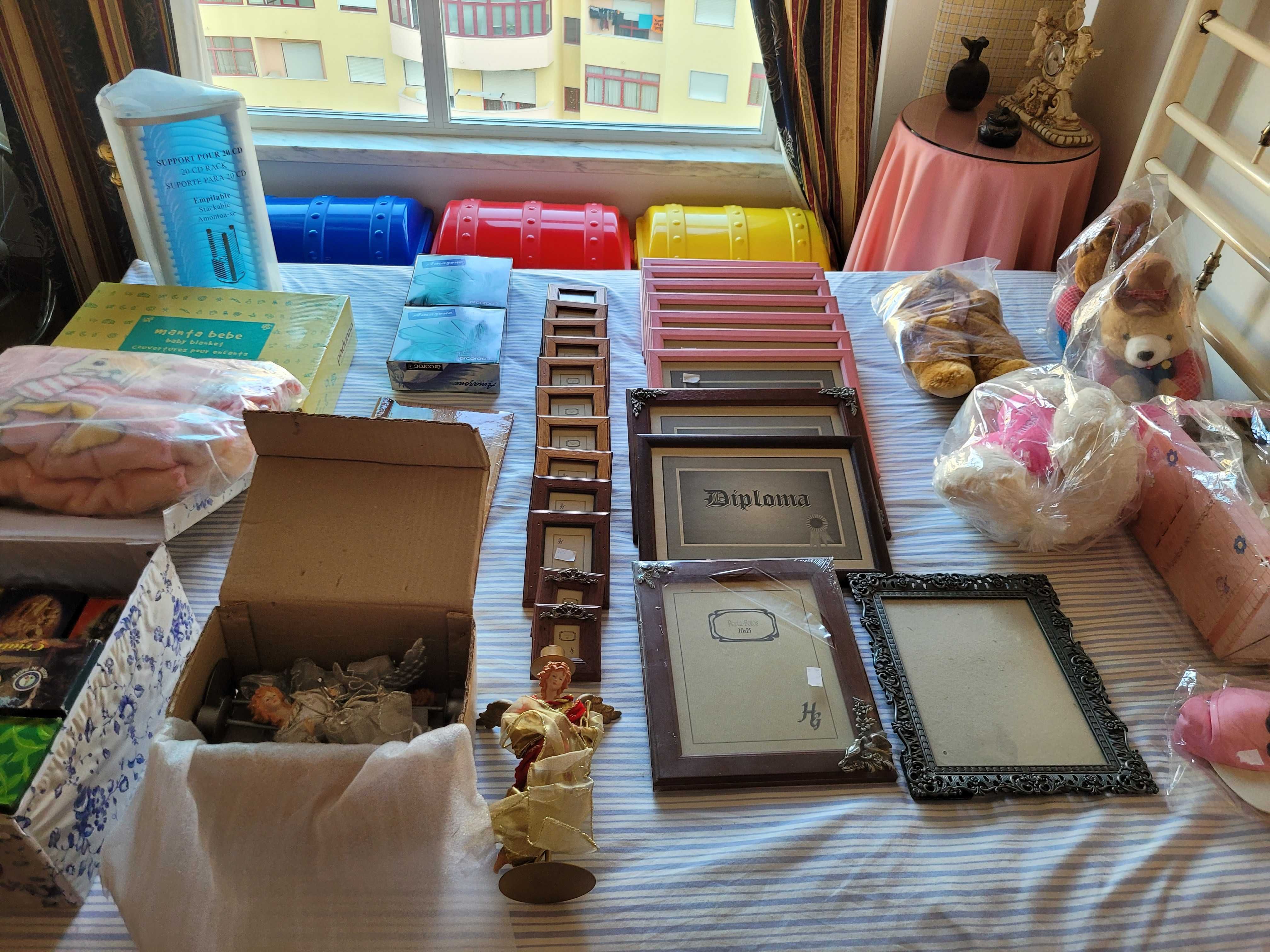 Artigos de loja - Livros, Brinquedos, Natal etc.