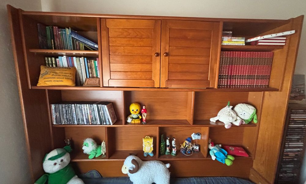 Móvel de quarto, colchão incluído