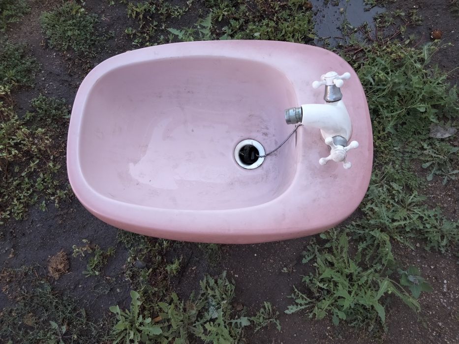 Lavatório  embutido em pedra de mármore