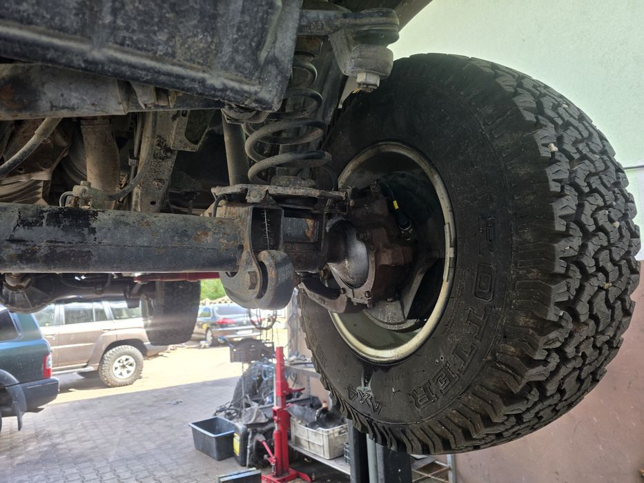 Nissan Patrol Y61  przedni  most 2.8tdi 37/8