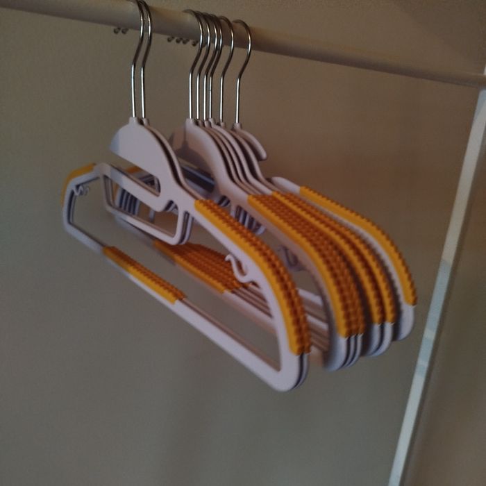 Cabide para roupas com base