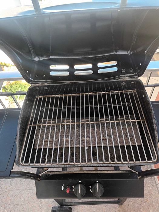 Imperdivel barbecue a gás,nunca foi usado.
