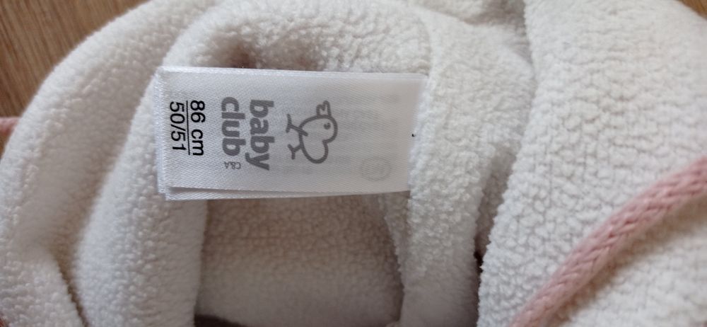 Dwie czapki jesienno zimowe dla dziewczynki