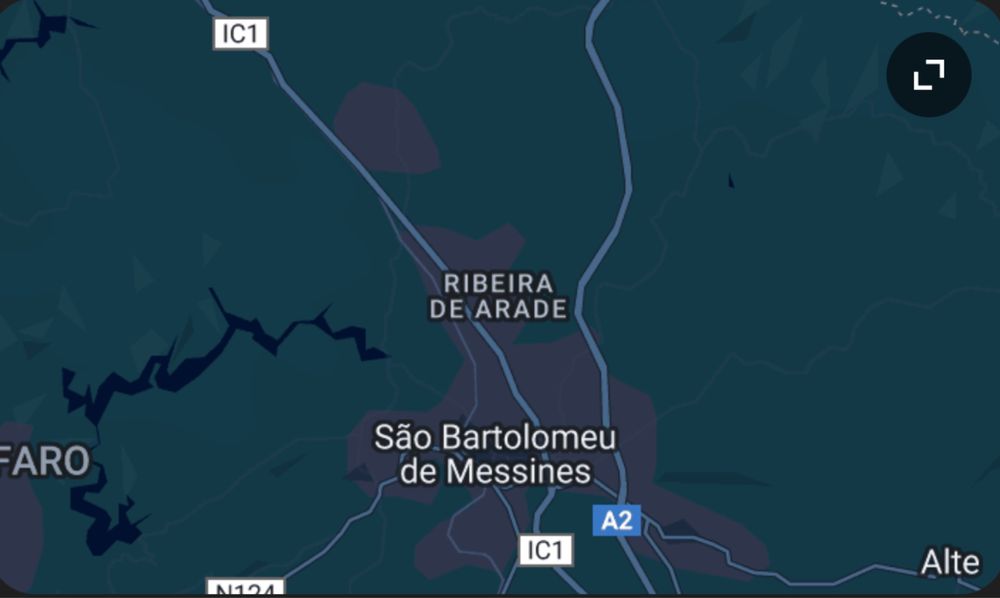Arrenda-se terreno com armazem, no campo.