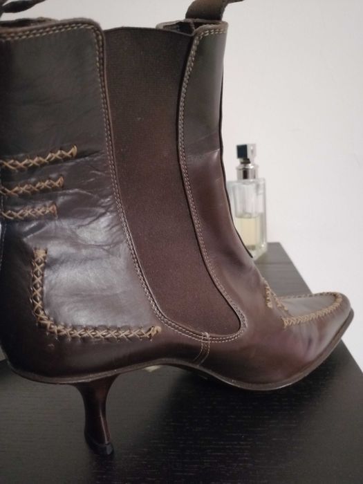 Botins de senhora em pele