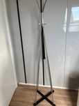 IKEA TJUSIG wieszak stojący na ubrania wys. 193 cm czarny