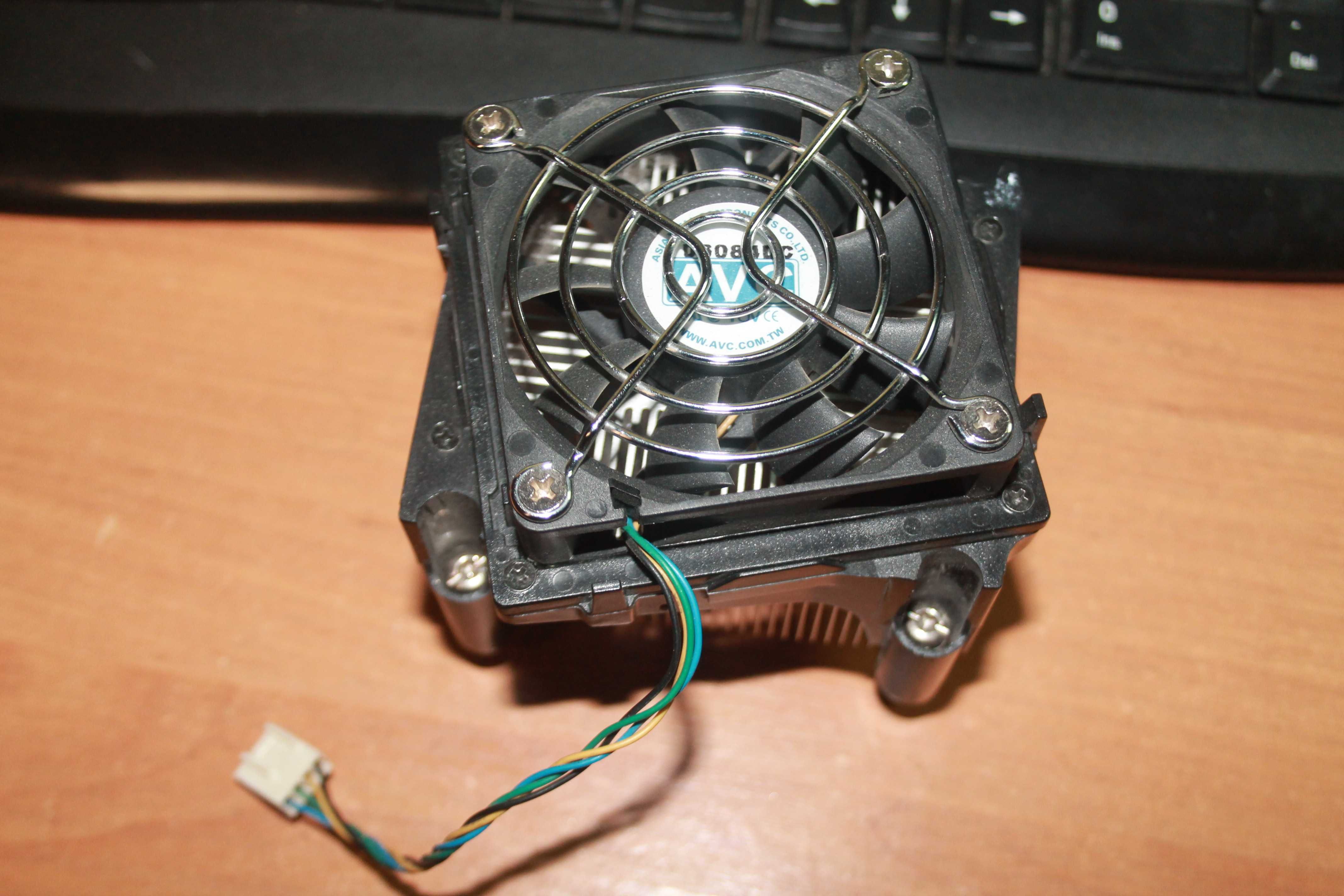 HP Compaq DX6100 Heatsink Fan Socket 775 365572-001