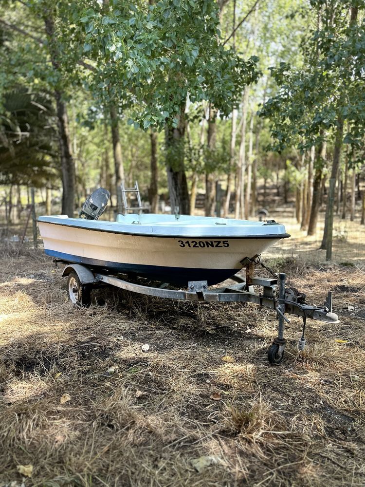 Barco com Motor 15cv + Reboque – Conjunto Completo