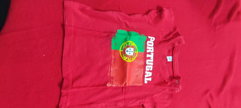 T-shirt de criança em bom estado