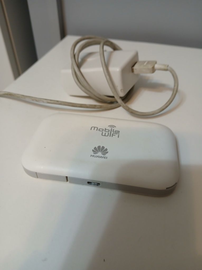 Mobilne wi fi Huawei  z kablem