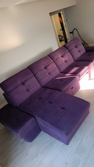 Диван у вітальню