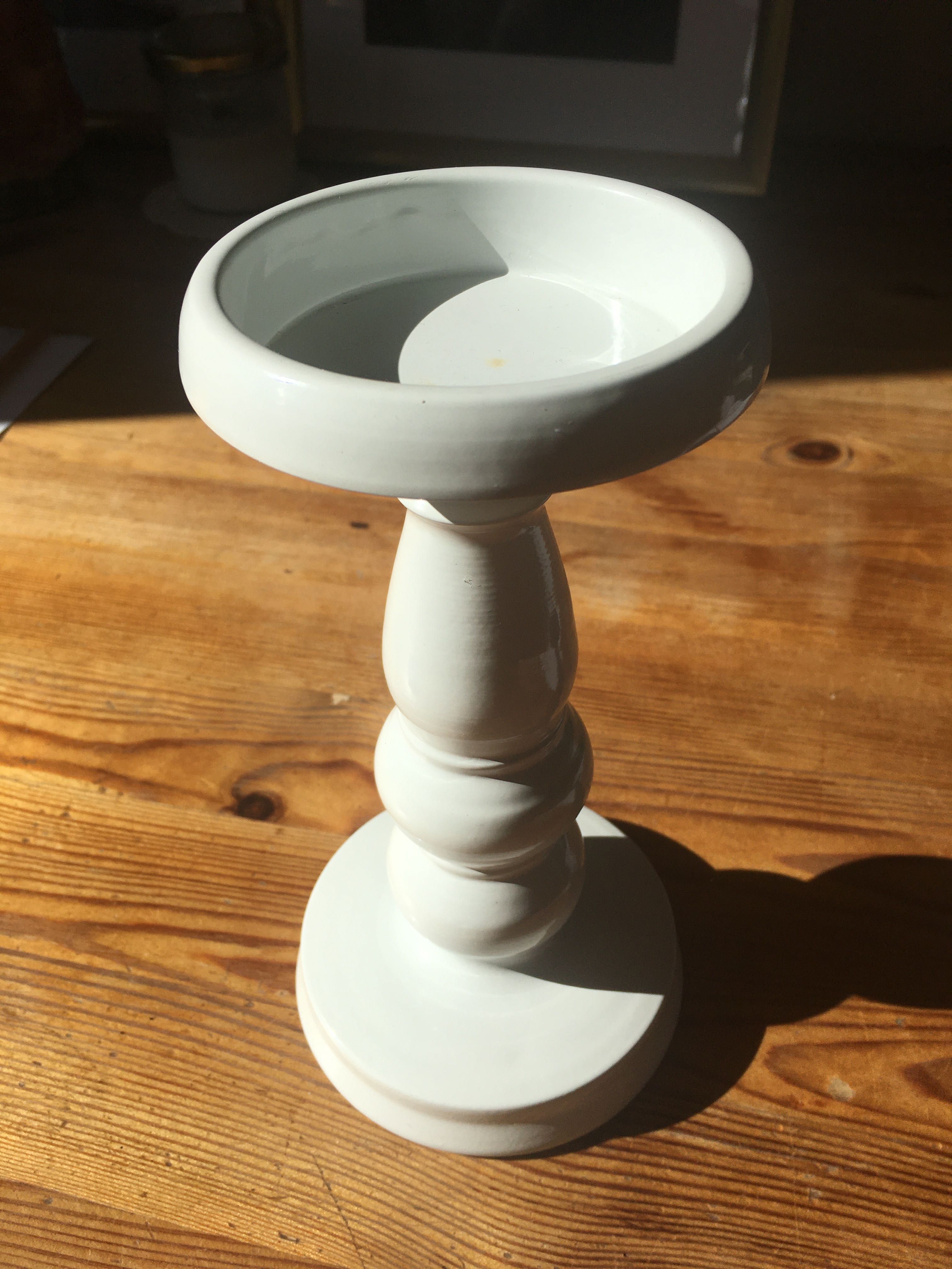 Świecznik biały metalowy wys.20,5 cm