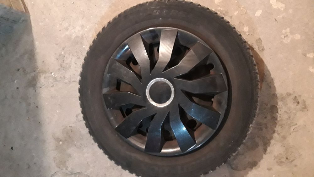 opony zimowe z kołpakami