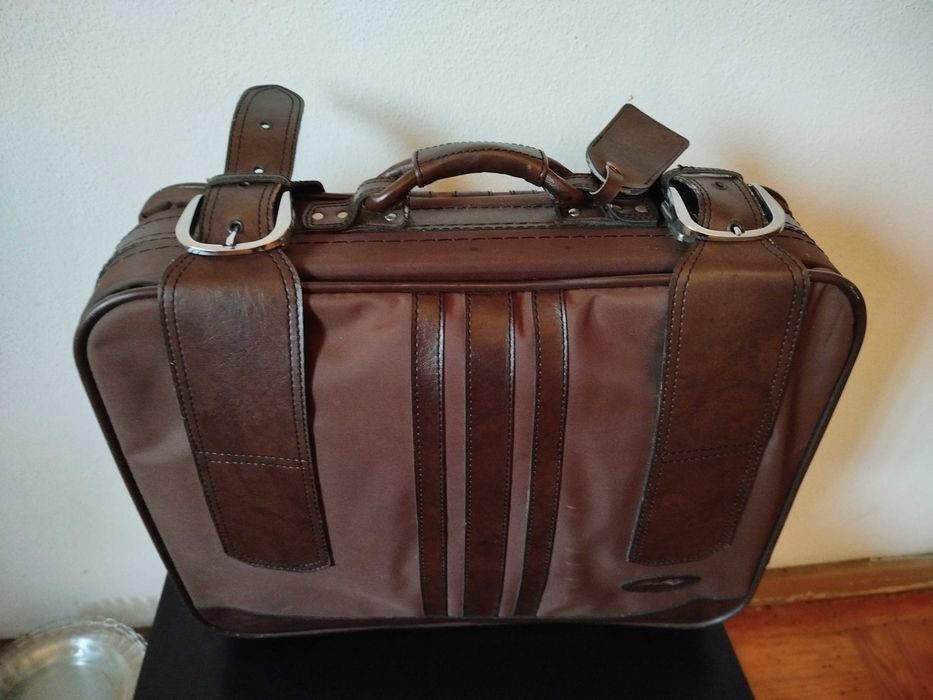 Mala de viagem muito antiga