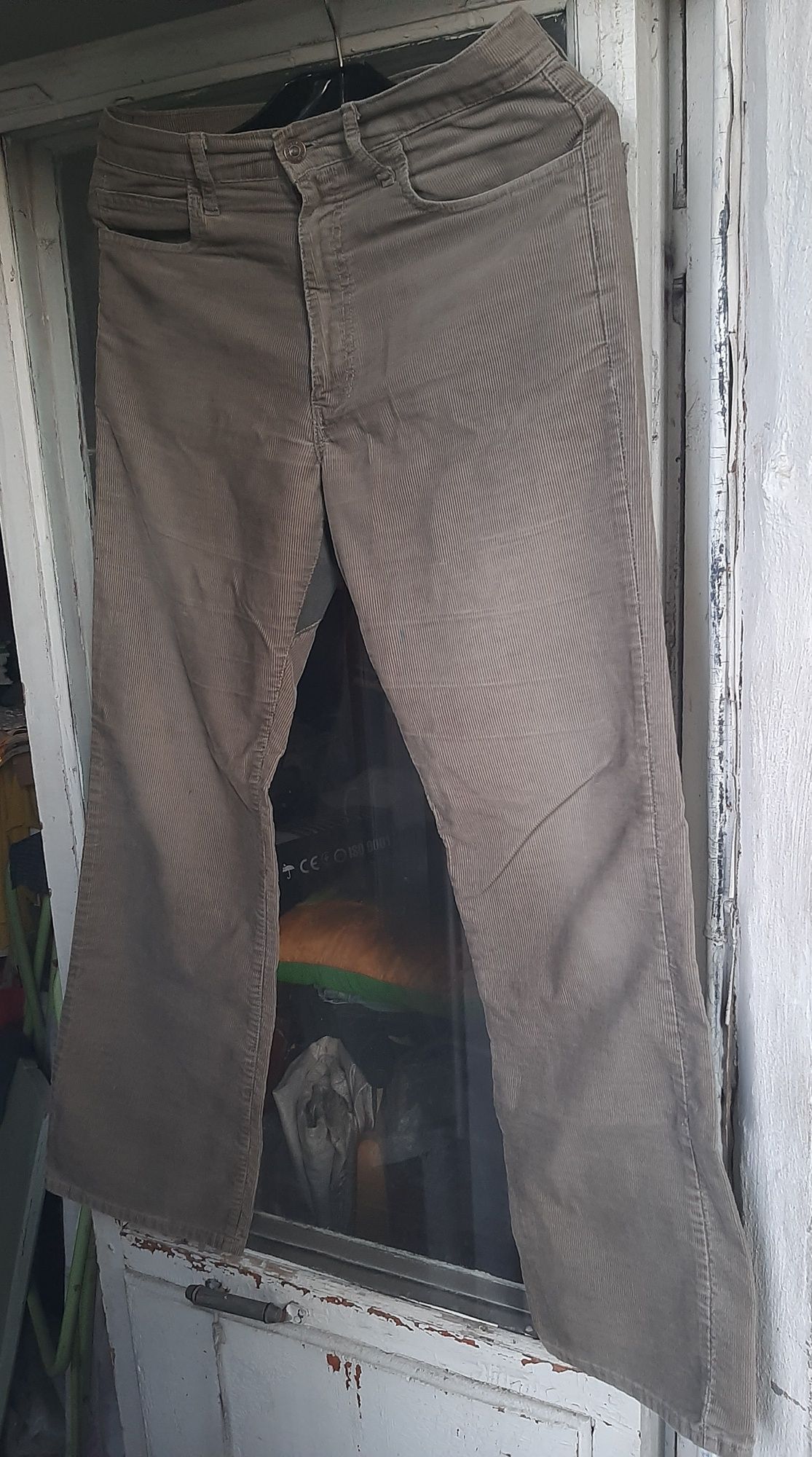 Брюки Levi's. Вельветові.