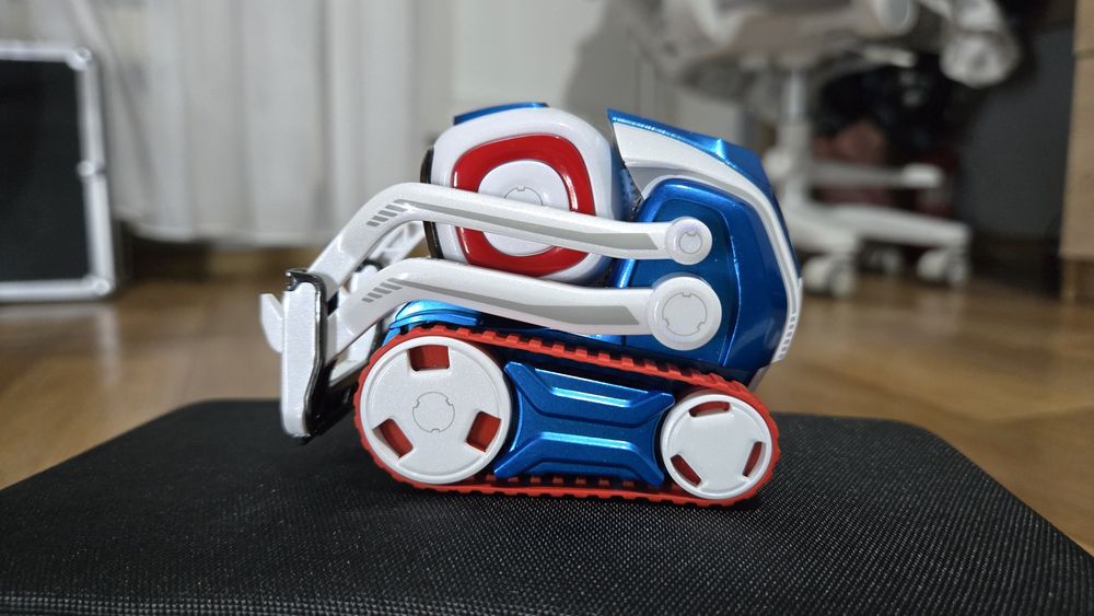 Робот Cozmo от Anki (синяя лимитированная версия)