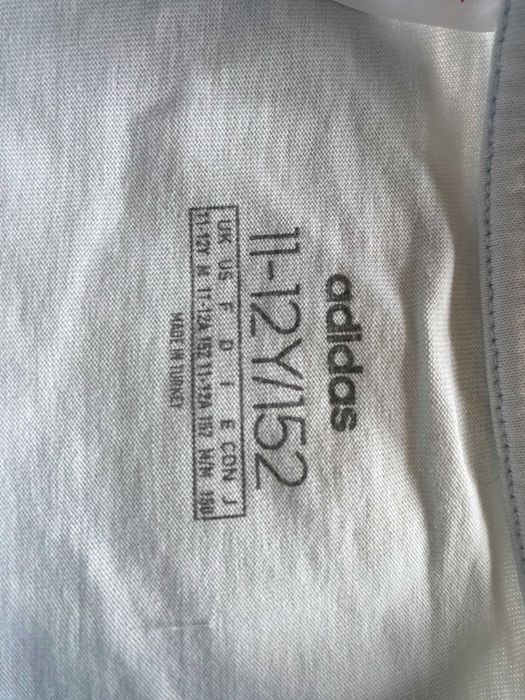 T-shirts azul e preta marca adidas para criança tamanho 11-12