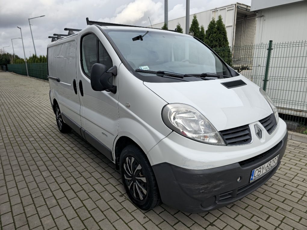 Renault Trafic 2.0 TDI 115 km 2012 rok Super Stan