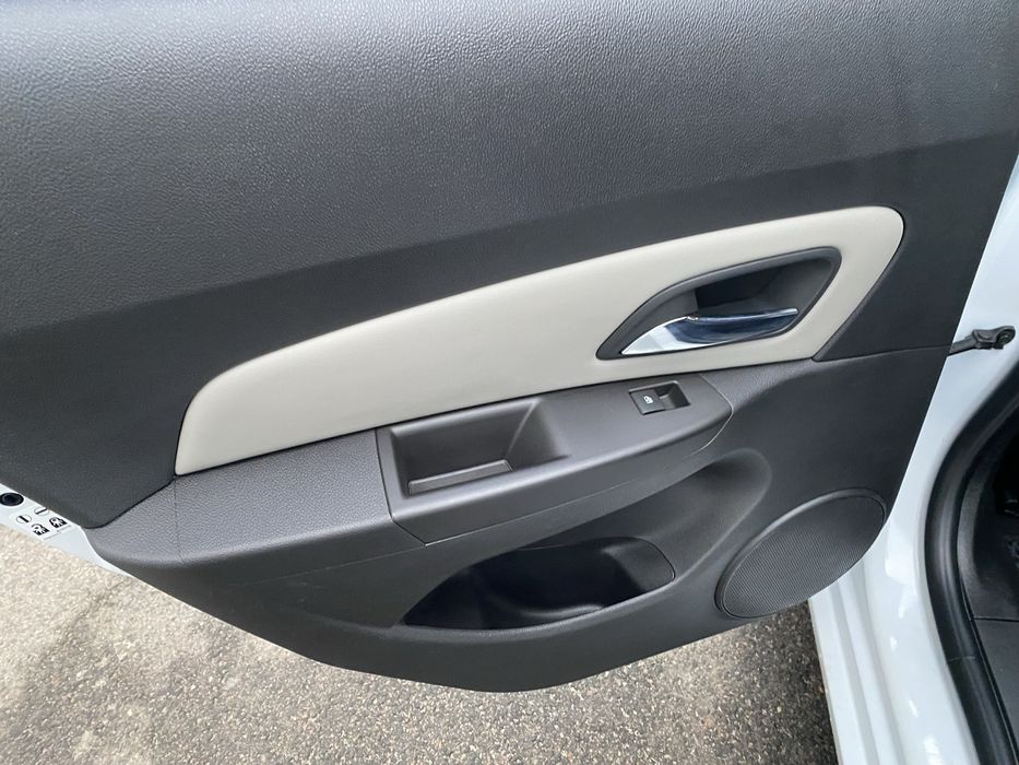 Chevrolet Cruze 2015 1.8 бензин автомат