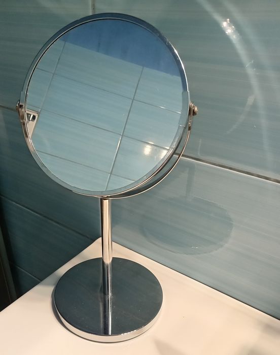 Lusterko dwustronne wysokość około 59 cm z jednej strony z przyblizeni