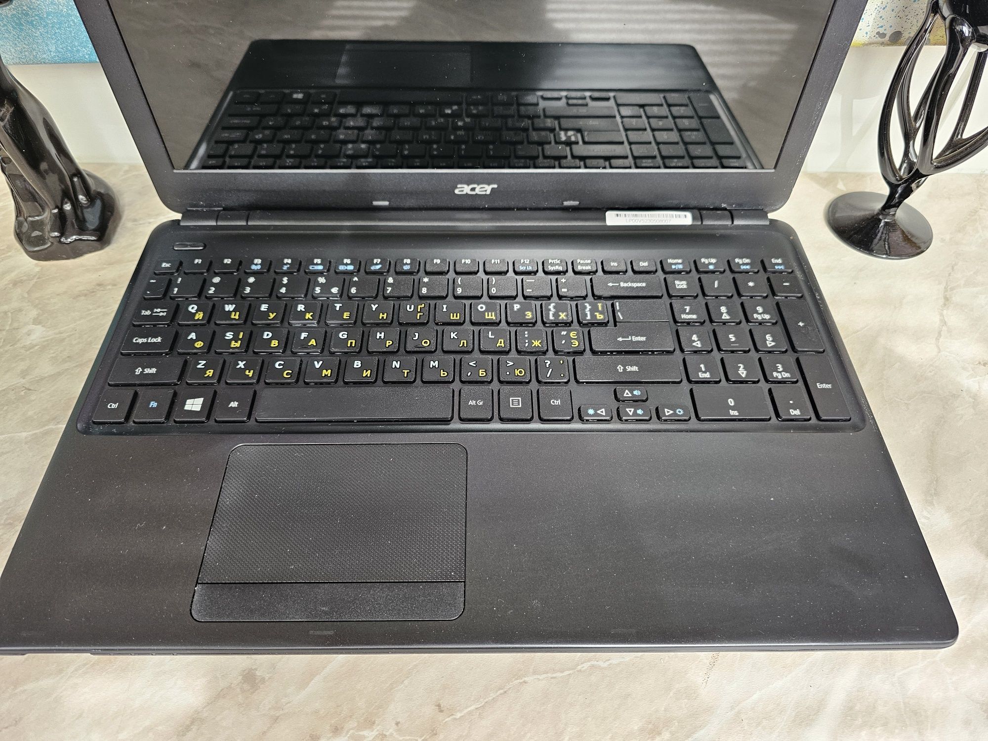 Ноутбук Acer Aspire E1