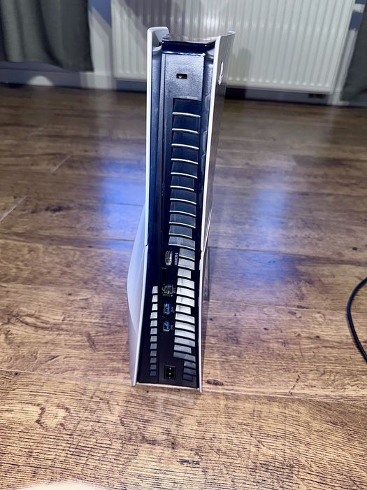 Konsola PS5 Slim z napędem + gra GTA 5