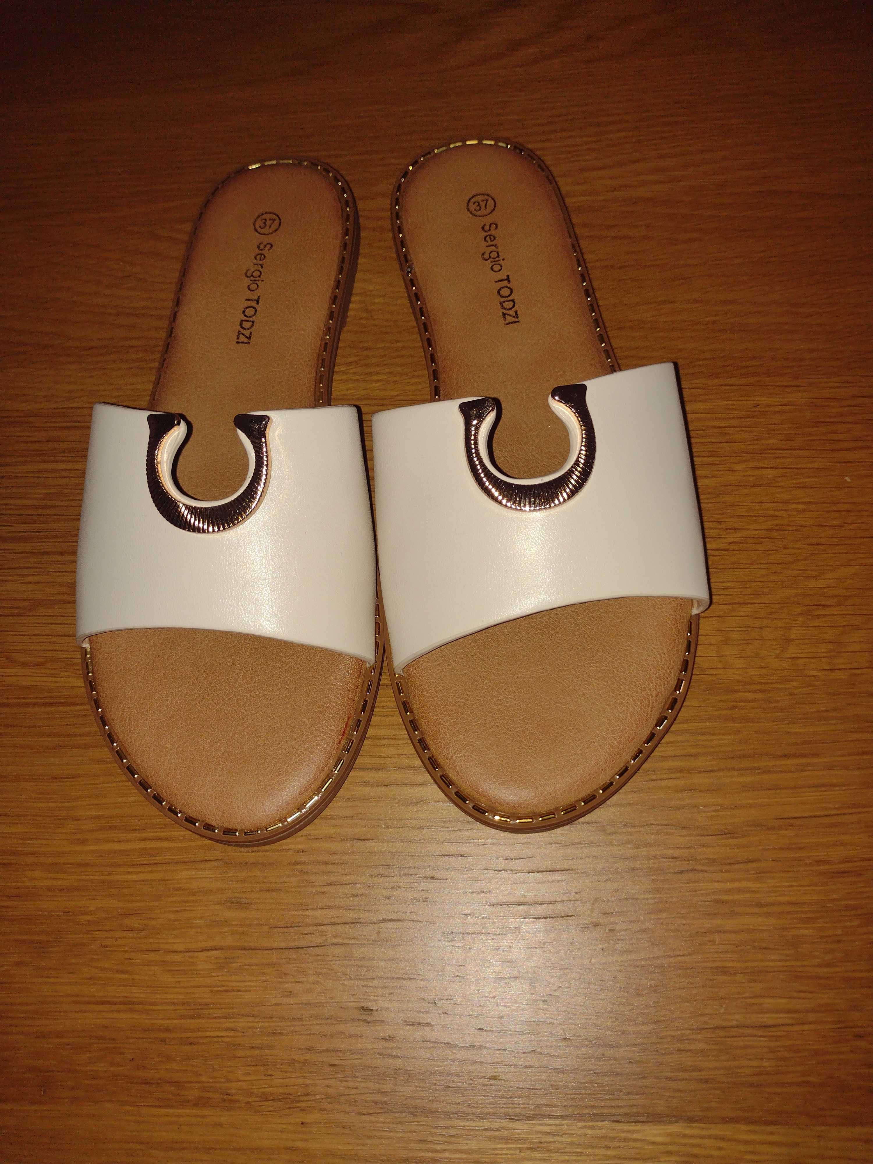 Chinelos branco e dourado