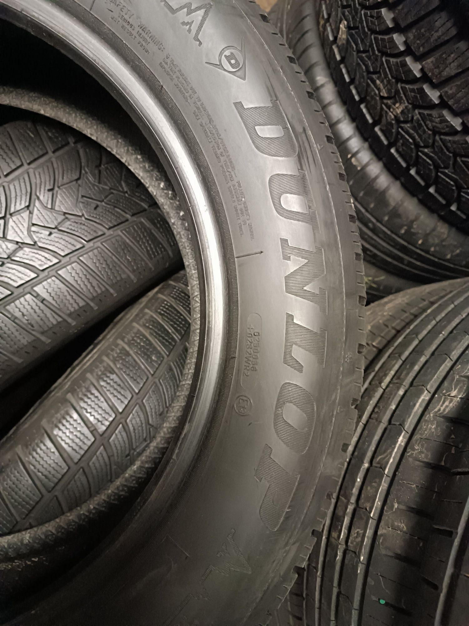 Sprzedam bardzo ładne Opony Dunlop 235/55 r17