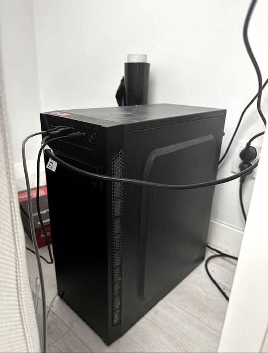 PC Gamer - RX 6600XT I Ryzen 3 2200g | 8GB RAM I 1TB SSD