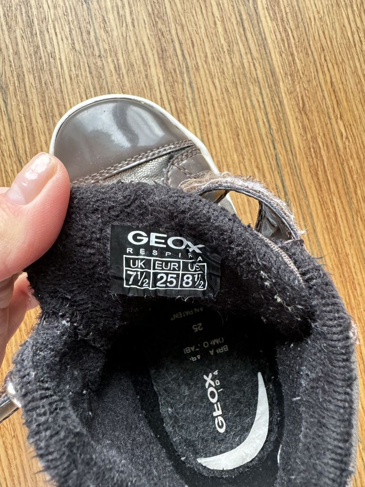 Дитячі черевики Geox на зиму/весну 25 розмір