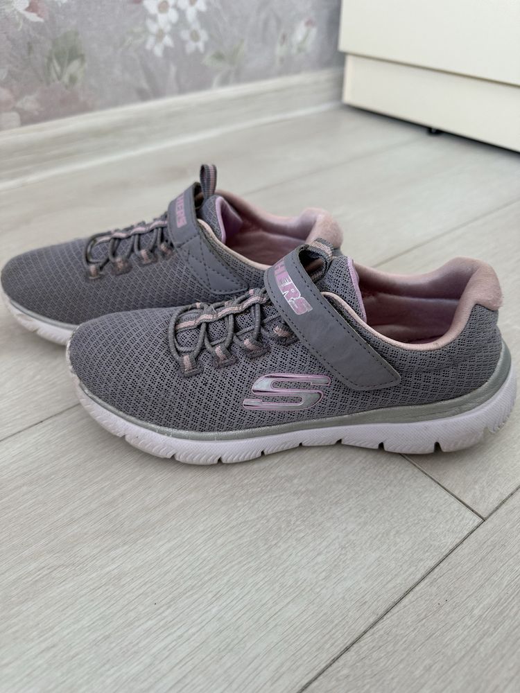 Дитячі кросівки Skechers ,35 розмір, 22см