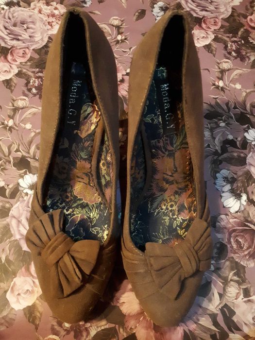 Sapatos de salto alto castanhos com laço atrás n° 40