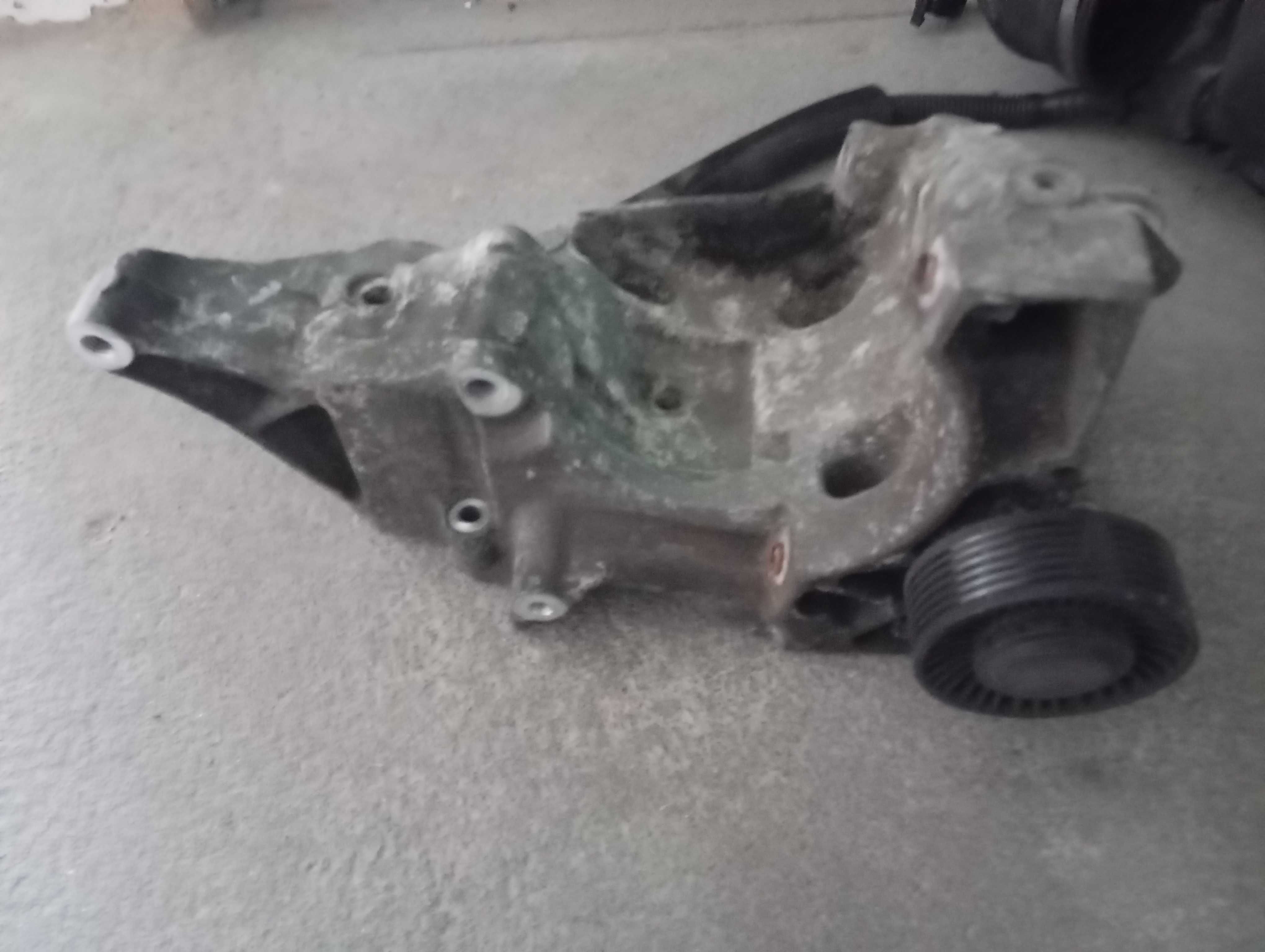 Motor e diversas peças BMW 177cv 520D