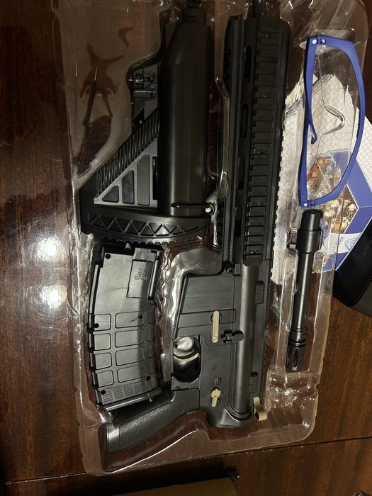 Продам 2  іграшкових автомати