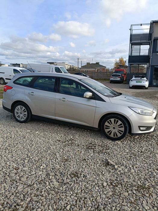 Ford Focus salon polska serwisowany vat 23% stan bdb