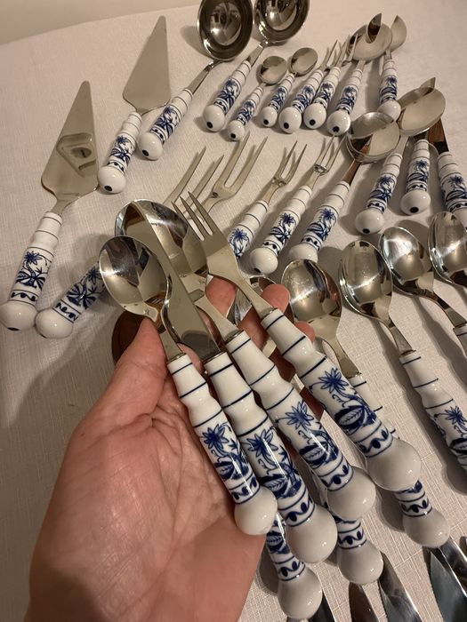 Wzór cebulowy sztućce 77 sztuk cały zestaw