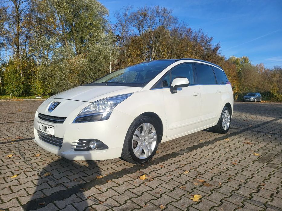 Peugeot 5008 2.0 HDI ALLURE xenon navi panorama automat HUD JBL TOP STAN