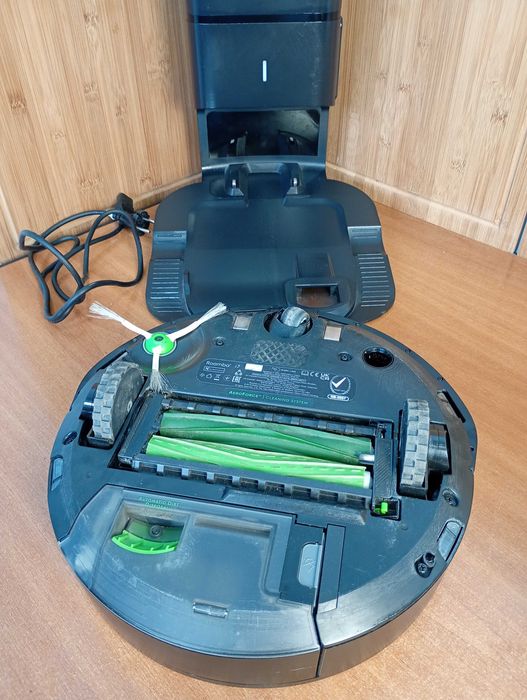 iRobot Roomba i7+ i7556 - Robot odkurzacz