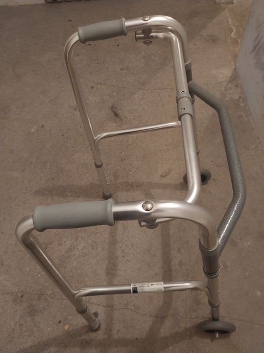 Chodzik rehabilitacyjny. balkonik