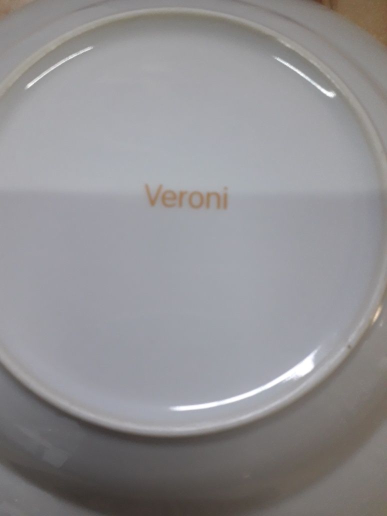 Komplet talerzy firmy Veroni